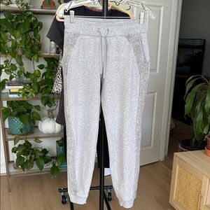 Lululemon Jogger Sweatpants. Size 6. 27” inseam with pockets. Fuzzy sides.